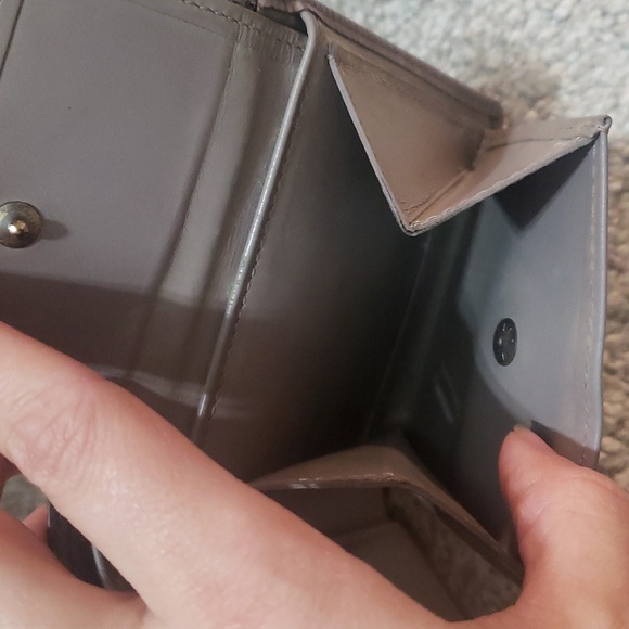 Louis Vuitton Grey Epi bifold wallet Authentic - Picture 10 of 10